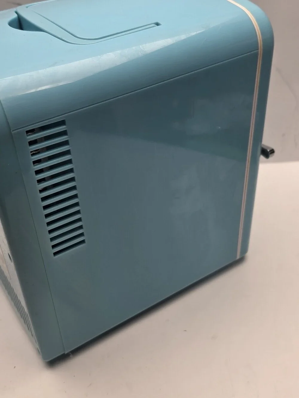 Igloo Mini Cooler 6 Can Refrigerator in Light Blue with Daisy Accent